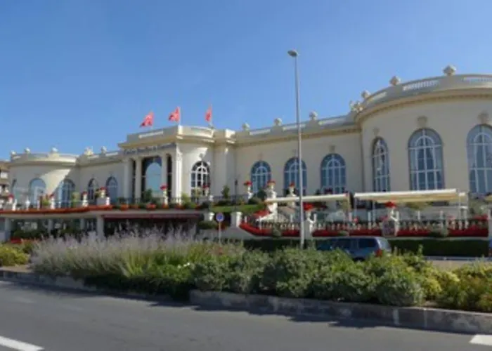 ヴィラ Maisons Normande A 5 Minutes De Deauville ボンヌヴィル・シュル・トゥック